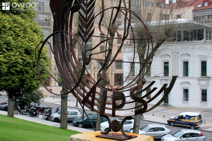 Escultura Congreso 60.º A.I.P.S. y José Miguel Cano Solares